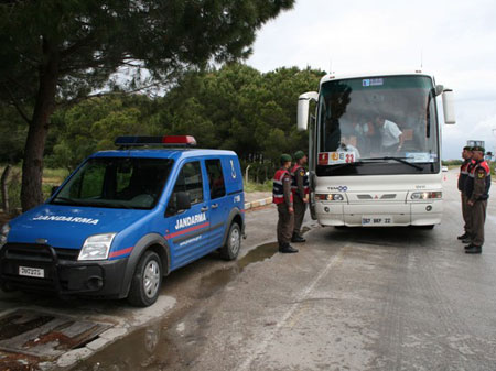 Jandarma, karayolunda göz açtırmıyor!