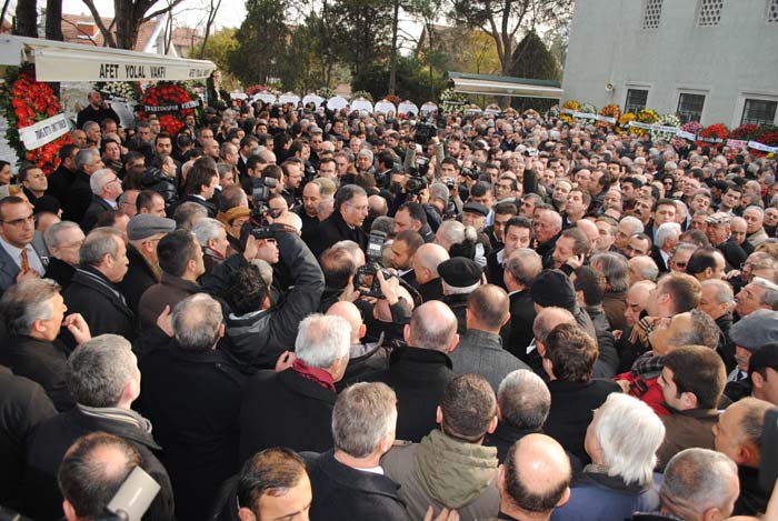 Ulusoy’u sevenleri son yolculuğuna uğurladı